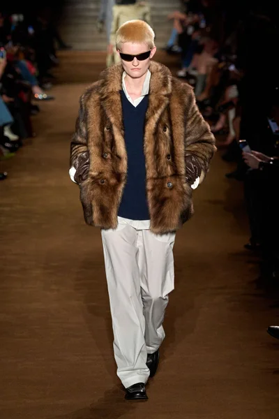 Look 40